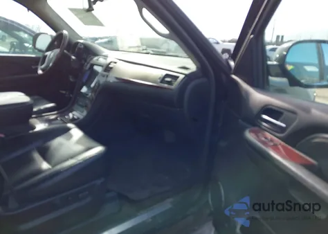 2009 Cadillac Escalade Esv Standard z USA, uszkodzony, nr VIN 1GYFK16249R252047